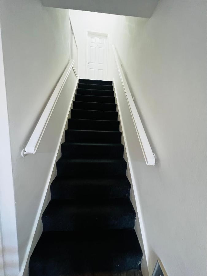 Guest house Liberty With Sharing Toilet And Kitchen Liverpool