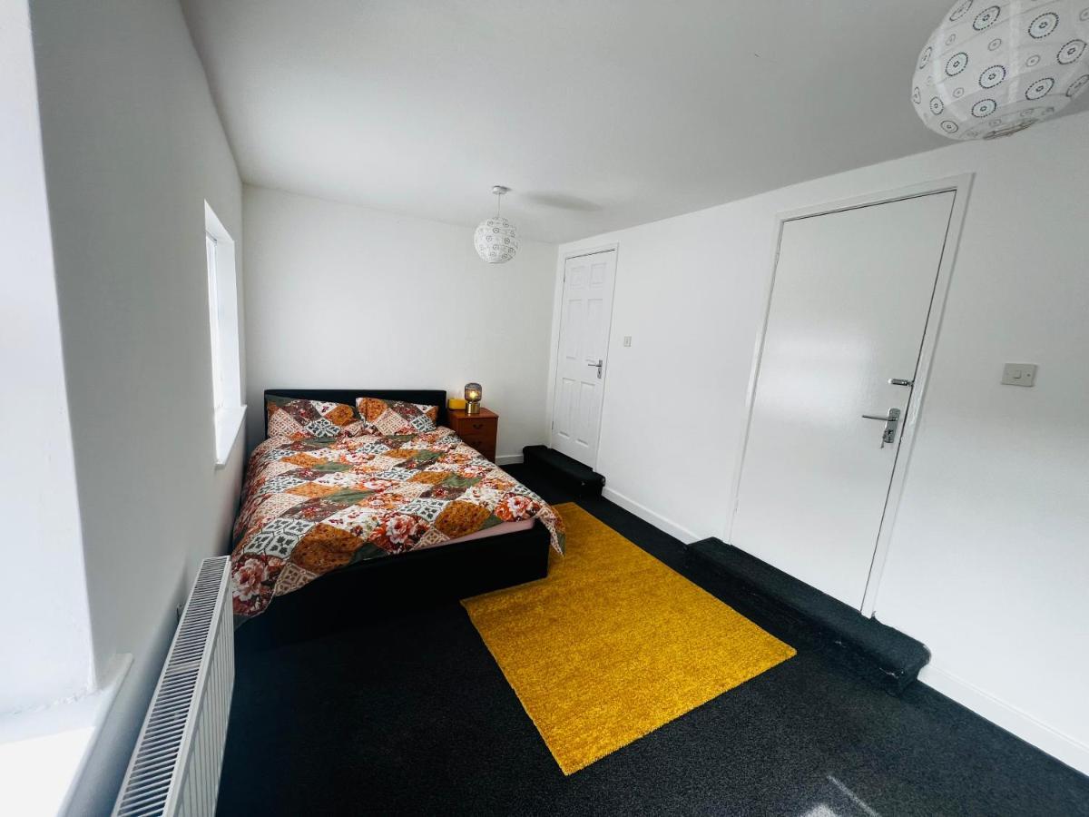 Guest house Liberty With Sharing Toilet And Kitchen *
