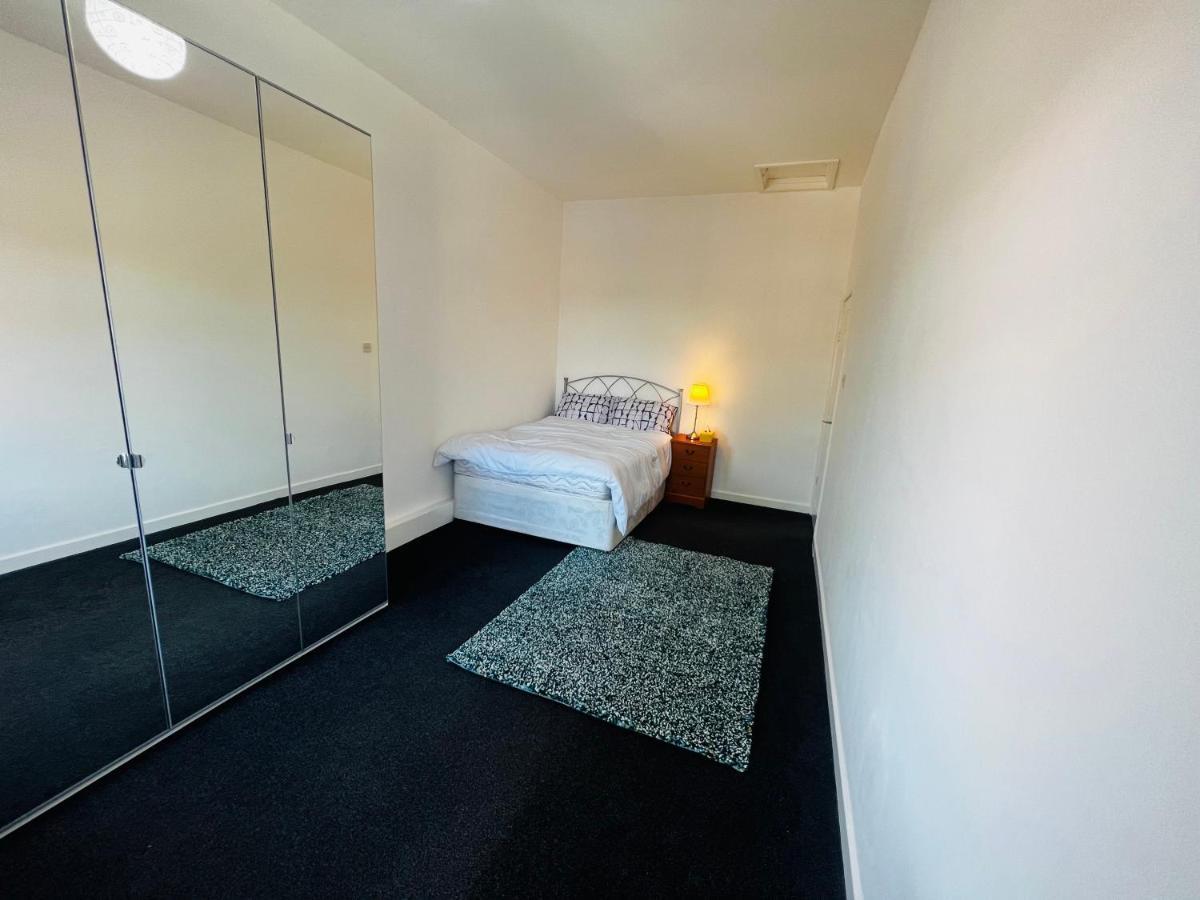 Liberty With Sharing Toilet And Kitchen Guest house Liverpool