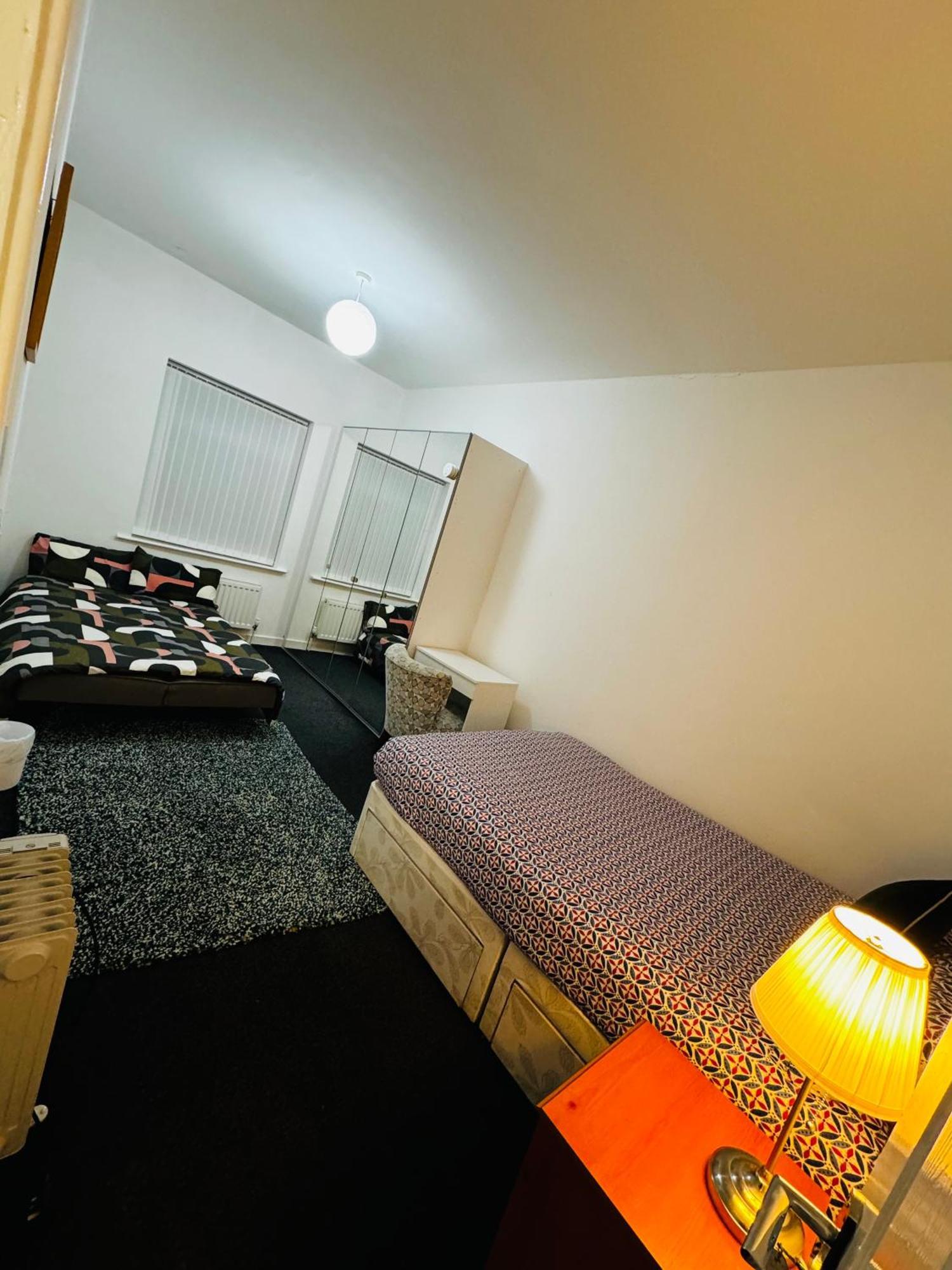 Liberty With Sharing Toilet And Kitchen Guest house Liverpool